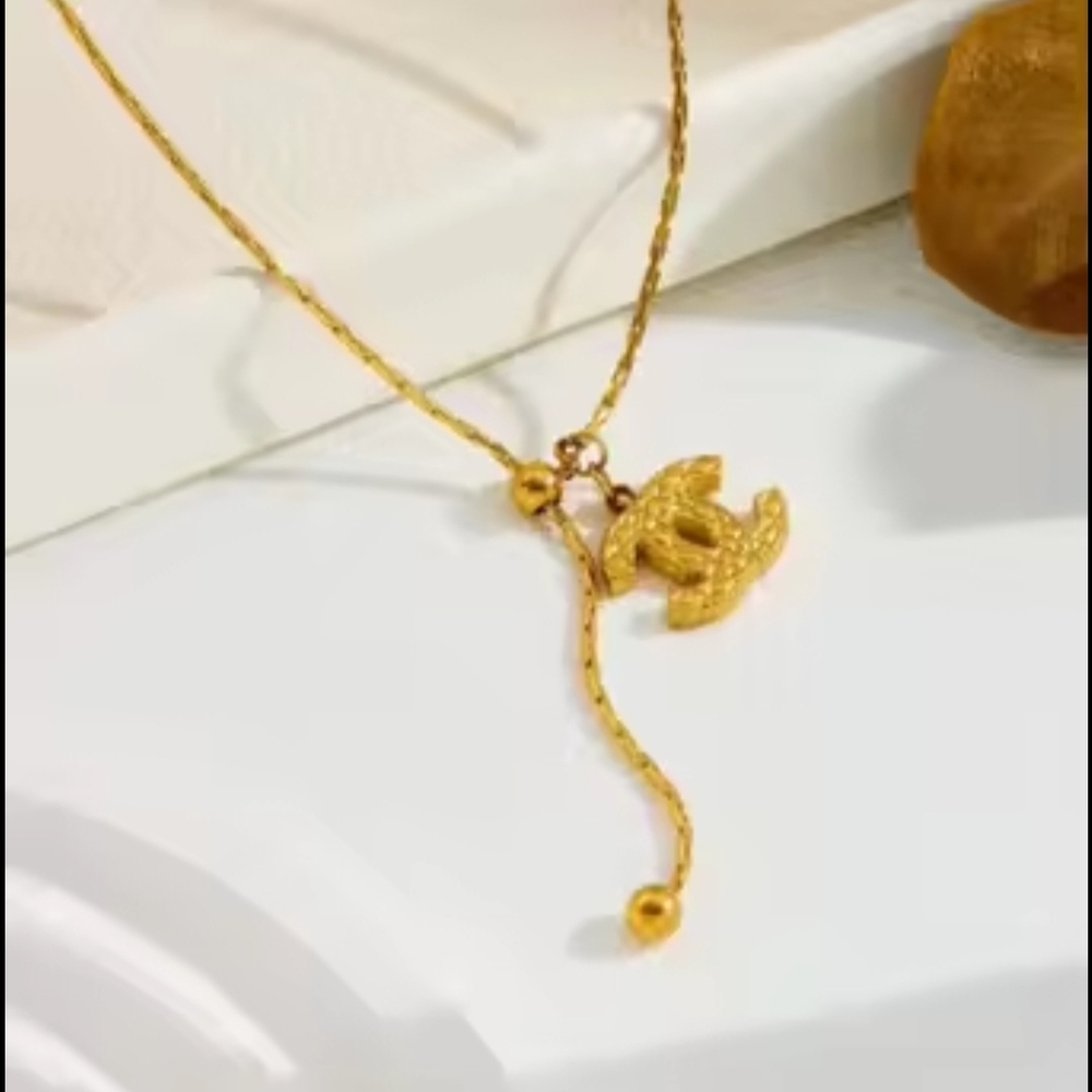 Chic Gold Anchor Pendant Necklace